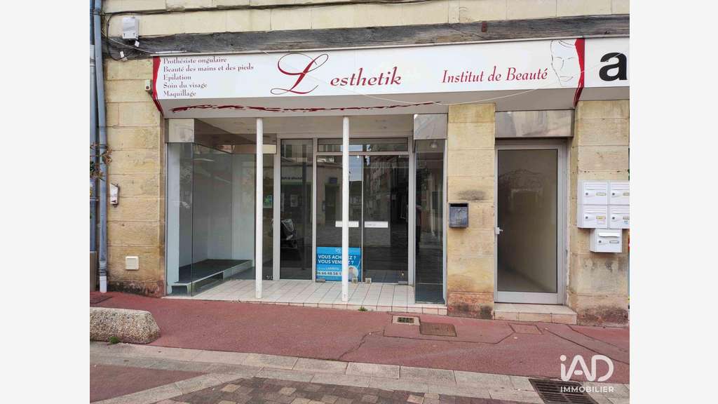 A louer local commercial 66m² à Loudun empl strat