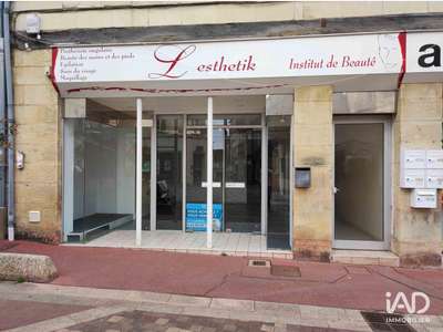 A louer local commercial 66m² à Loudun empl strat
