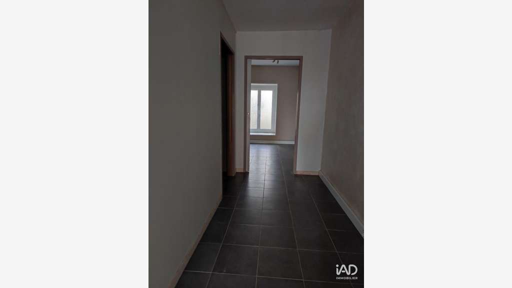 A louer local commercial 66m² à Loudun empl strat