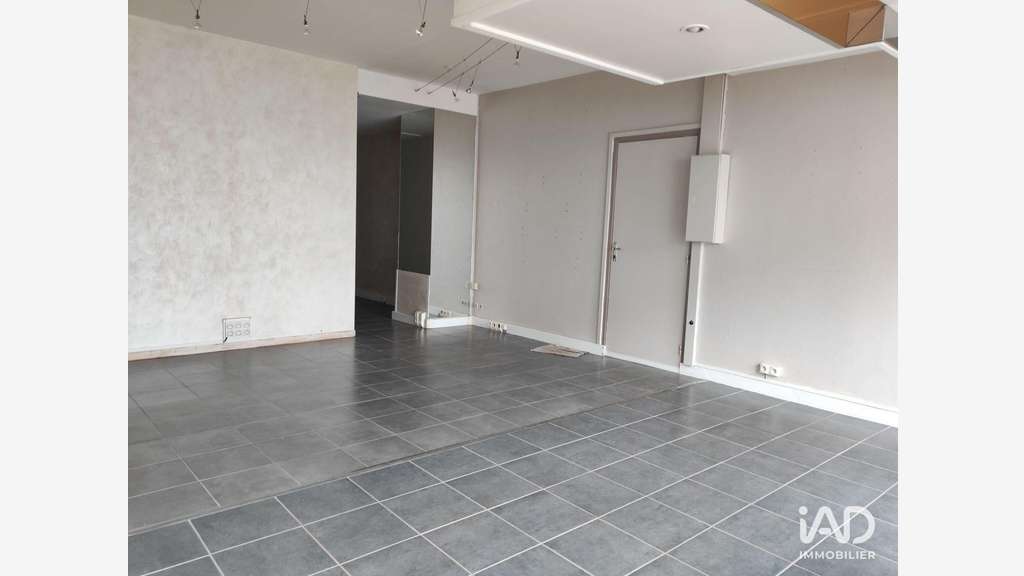 A louer local commercial 66m² à Loudun empl strat