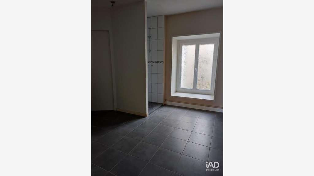 A louer local commercial 66m² à Loudun empl strat