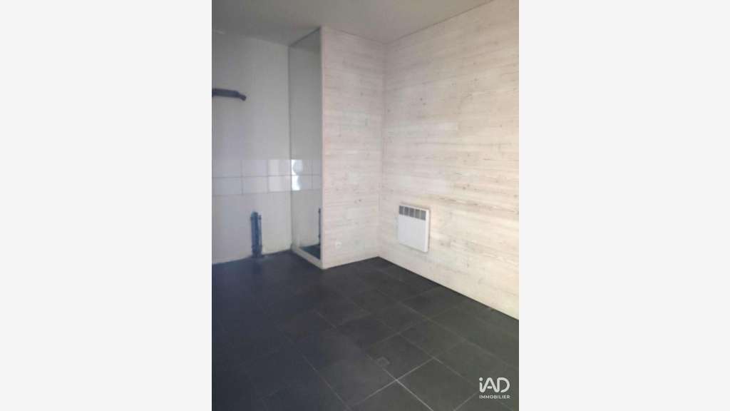 A louer local commercial 66m² à Loudun empl strat