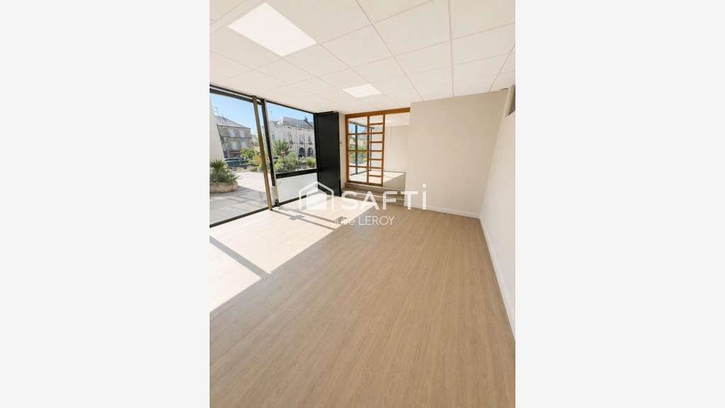 LOCAL COMMERCIAL À LOUER – CENTRE-BOURG DE LOUÉ (7