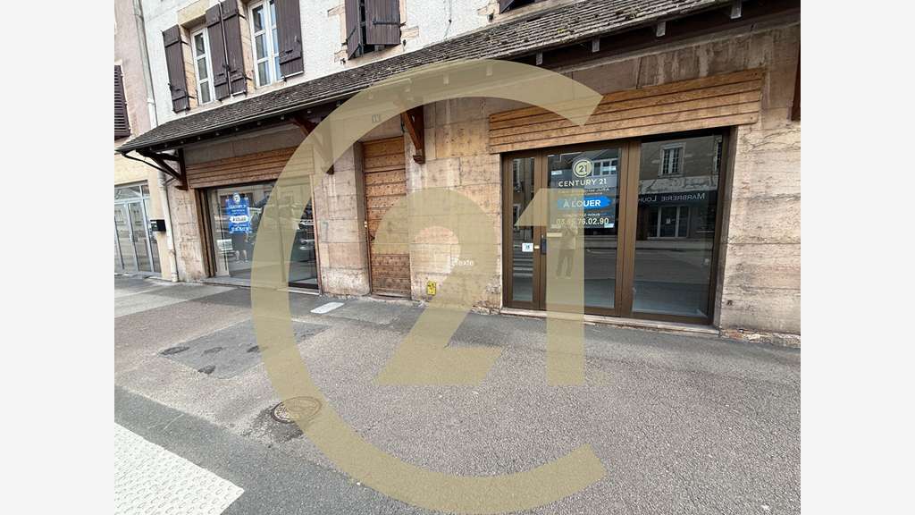 Local commercial 280 ou 530m² à louer à Louhans 