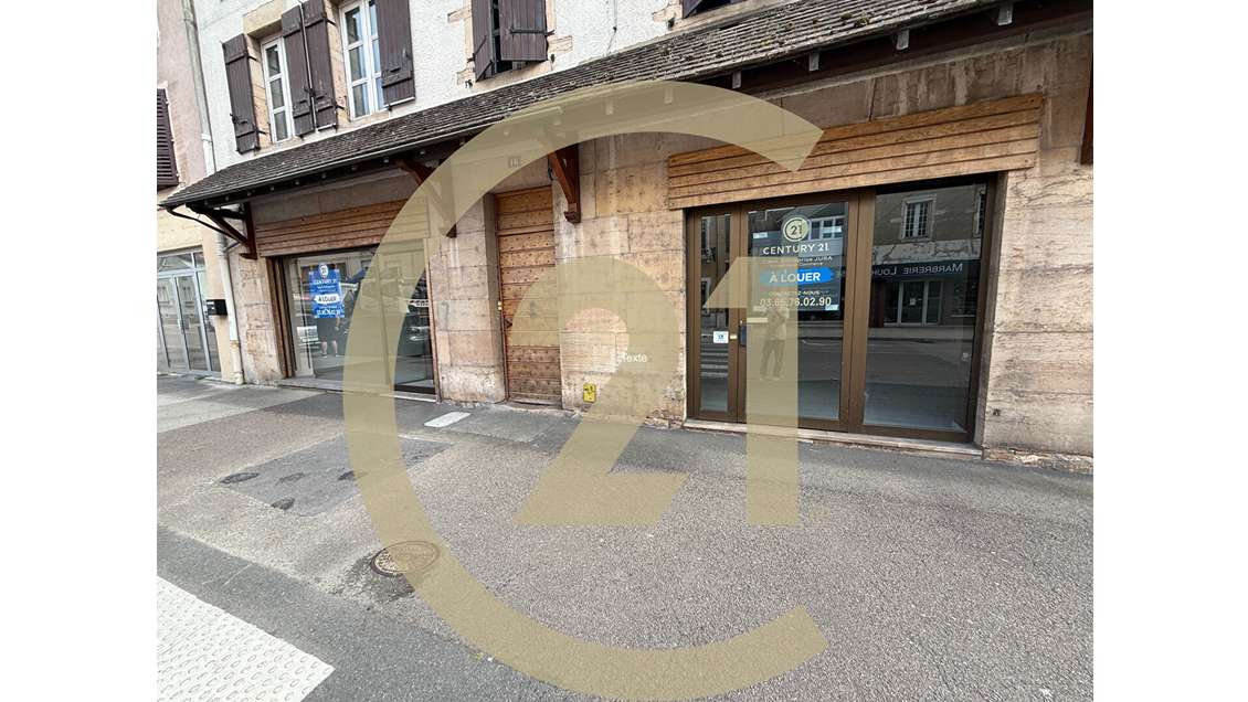 Local commercial 280 ou 530m² à louer à Louhans 