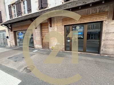 Local commercial 280 ou 530m² à louer à Louhans
