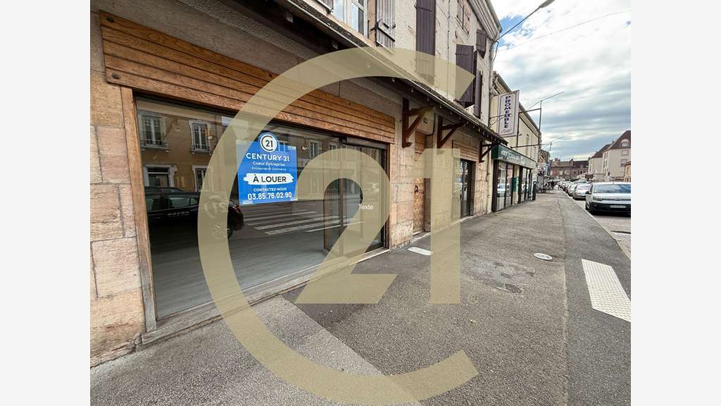 Local commercial 280 ou 530m² à louer à Louhans 