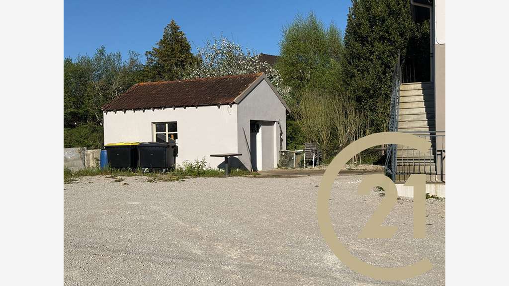 Local restauration 170m² et appartement à Louhans 