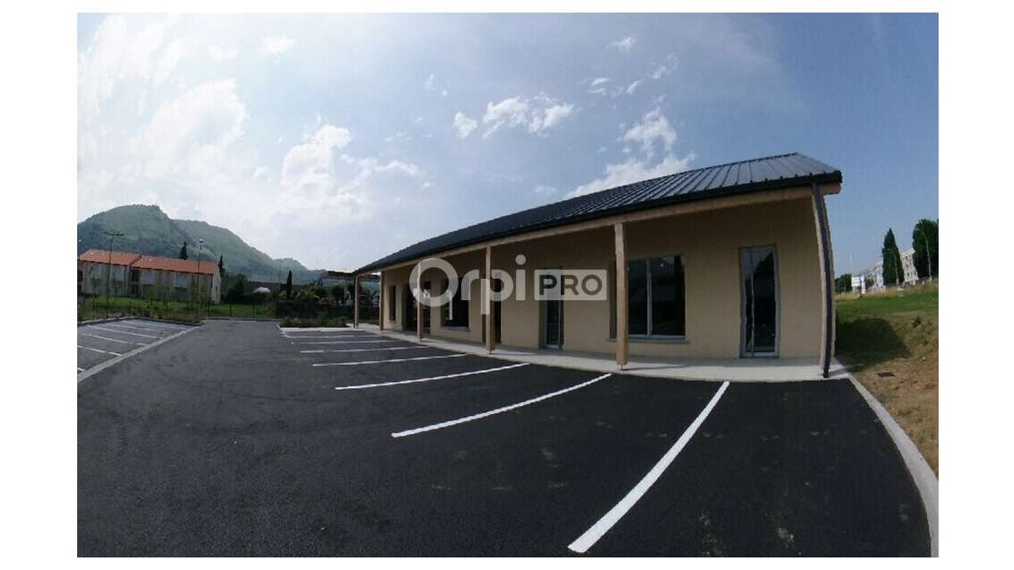 À Louer locaux commerciaux bruts 1026m² à Lourdes