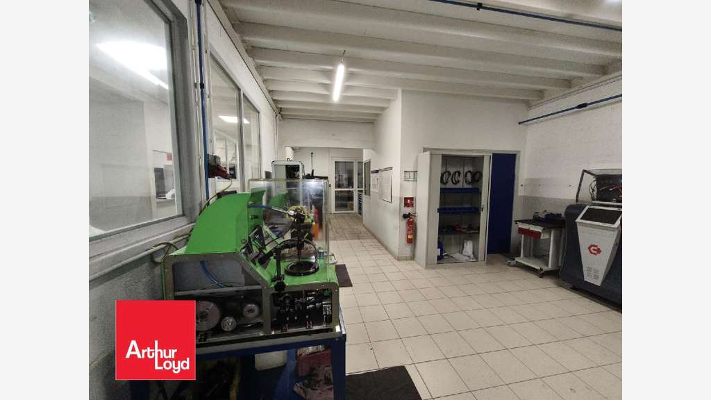 A louer locaux 1800m² à Lucé Chartres agglo 