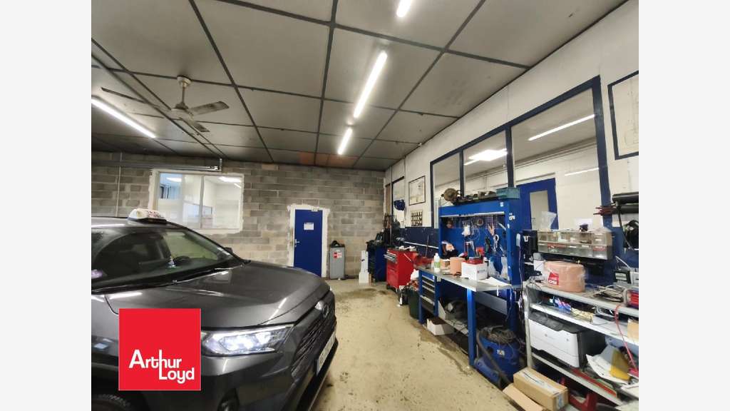 A louer locaux 1800m² à Lucé Chartres agglo 
