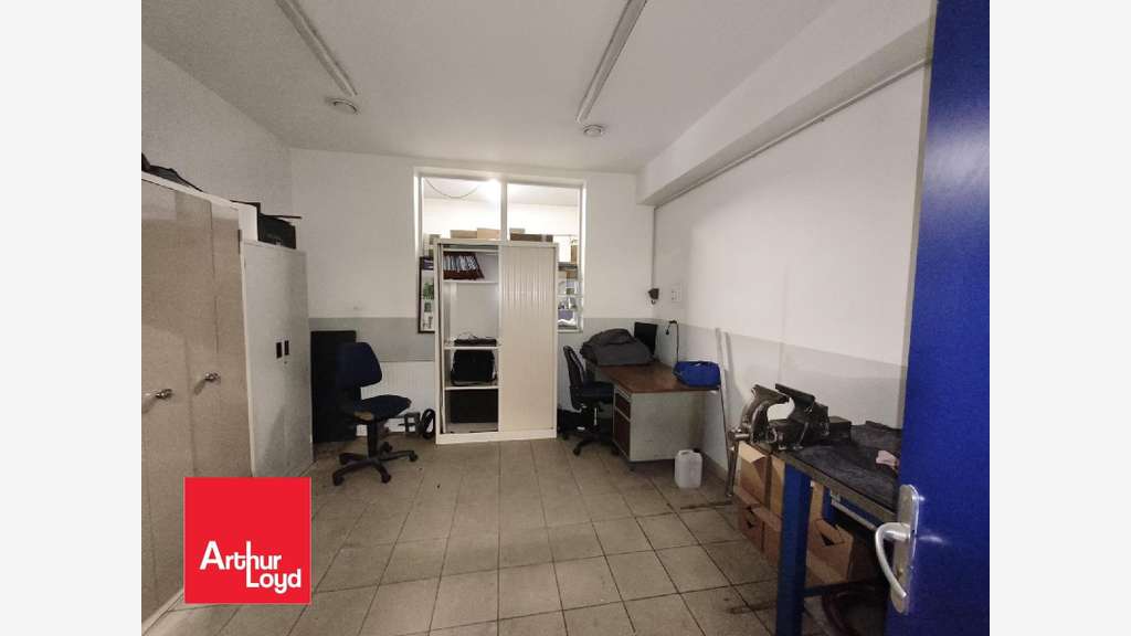 A louer locaux 1800m² à Lucé Chartres agglo 