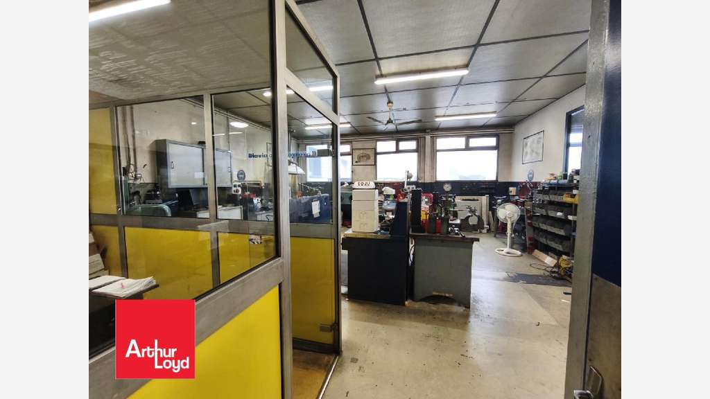 A louer locaux 1800m² à Lucé Chartres agglo 