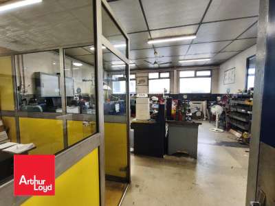 A louer locaux 1800m² à Lucé Chartres agglo 