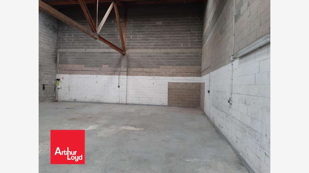 A louer local d'activités 166m² dans la ZI de Lucé