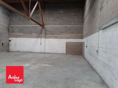 À LOUER - Local d'activités de 166 m² dans la Zo