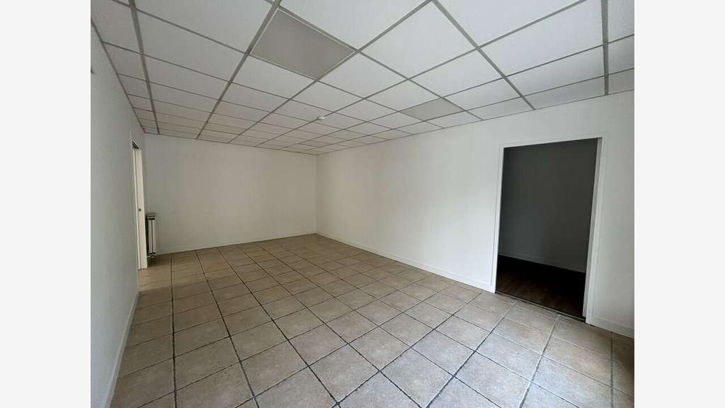 Local commercial 100m² à louer à Luisant 