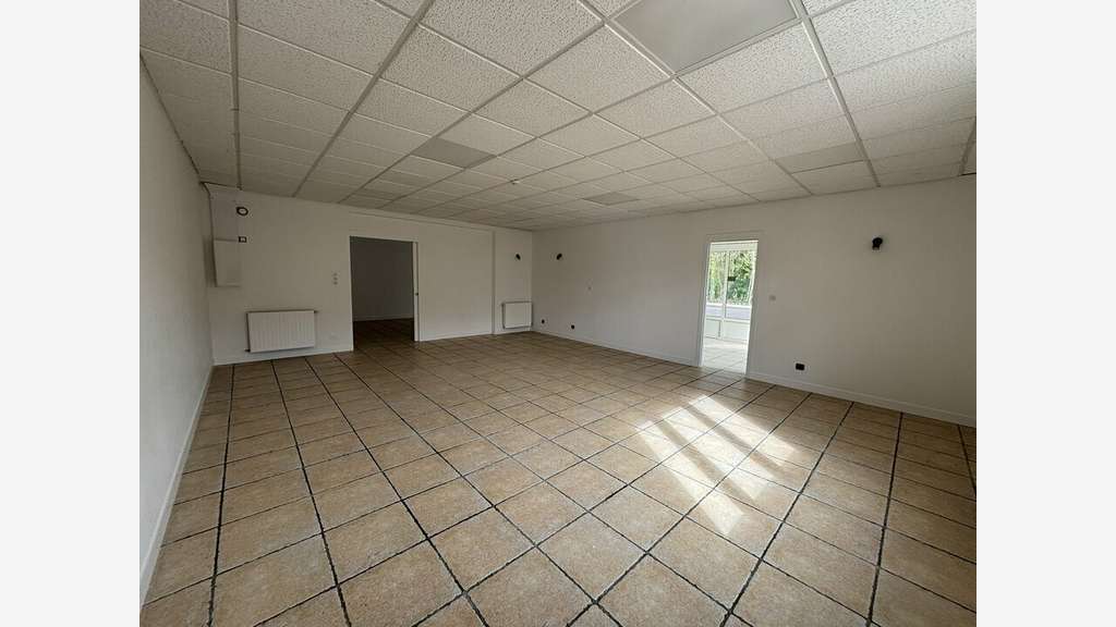 Local commercial 100m² à louer à Luisant 