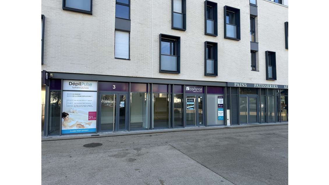 Cellule commerciale 163m² à louer à Luisant