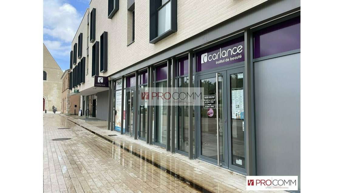 Local commercial 160m² à louer à Luisant 