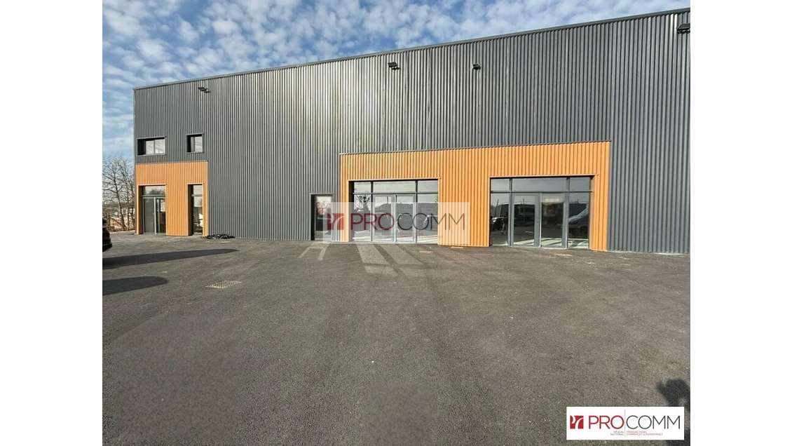 Cellule commerciale 208m² à louer à Luisant 