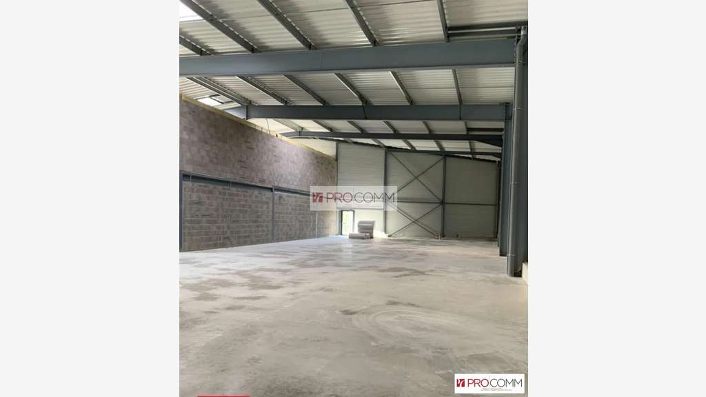 Cellule commerciale 208m² à louer à Luisant