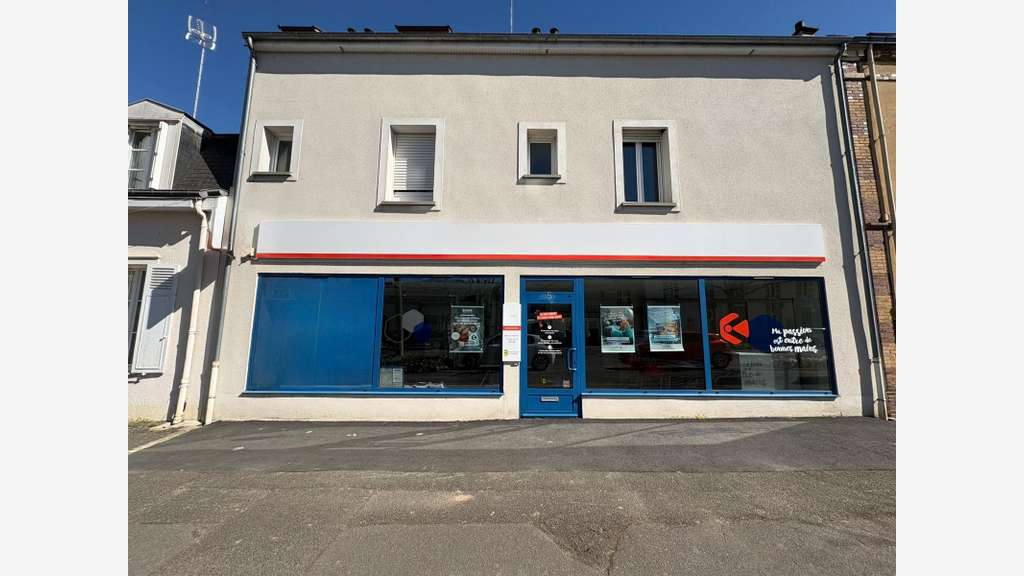 Loue local commercial 102m² grande vitrine Luisant