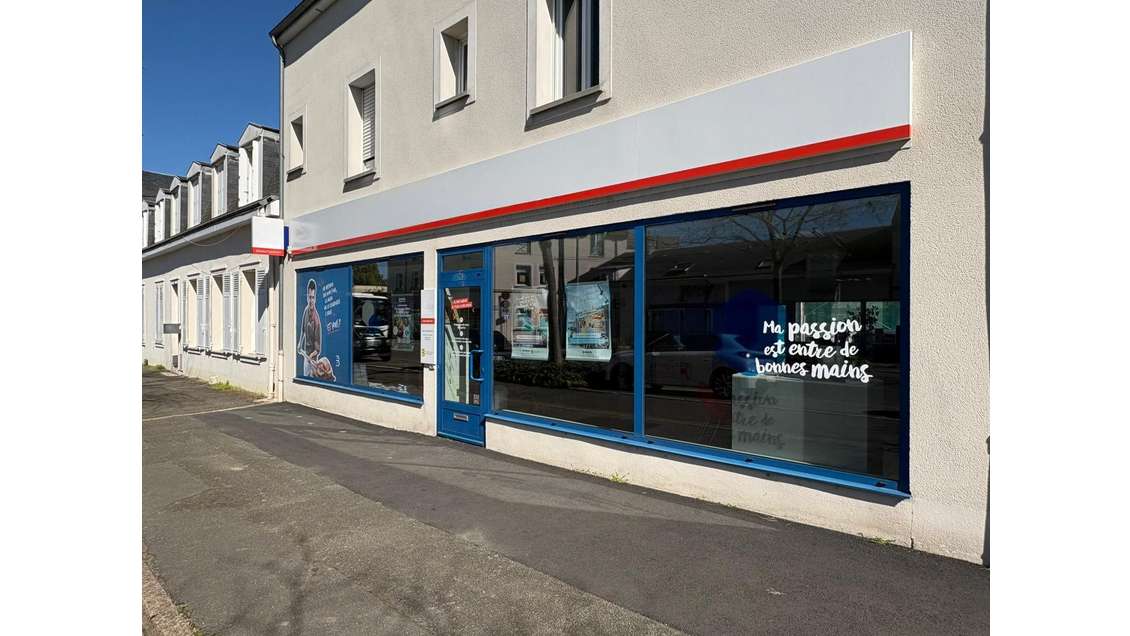 Loue local commercial 102m² grande vitrine Luisant