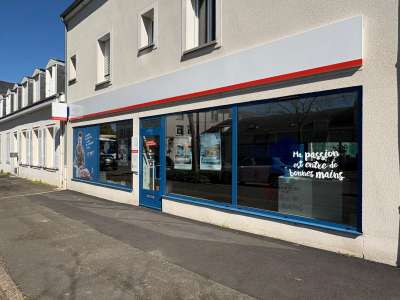 Loue local commercial 102m² grande vitrine Luisant