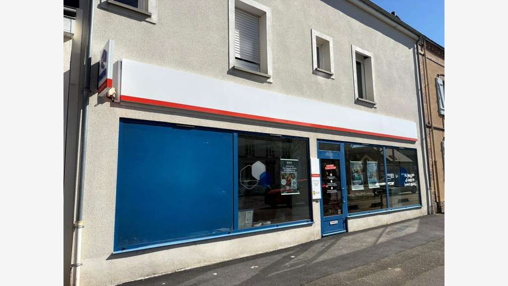 Loue local commercial 102m² grande vitrine Luisant