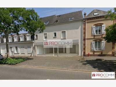 Local commercial 102m² à louer à Luisant