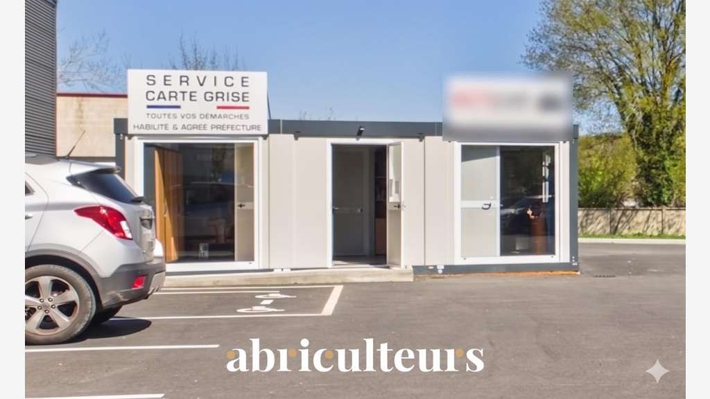 Local commercial avec stockage extérieur de 900