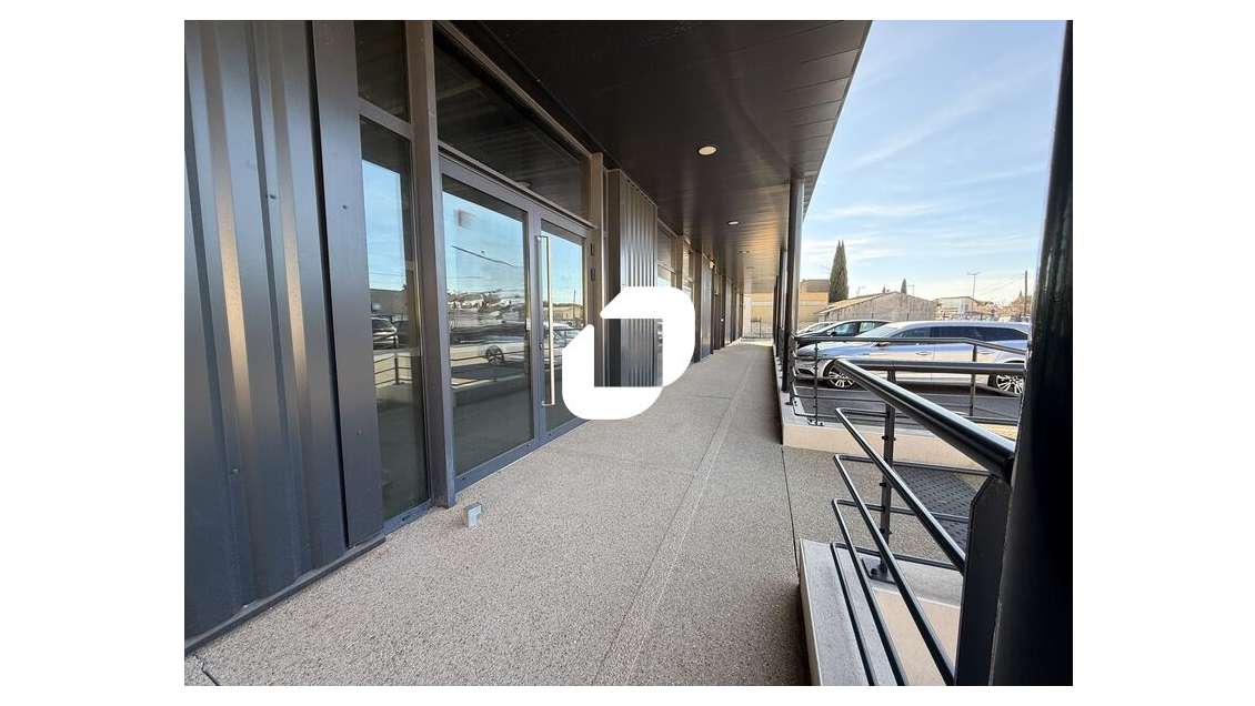 A louer Local commercial 310m² Lunel