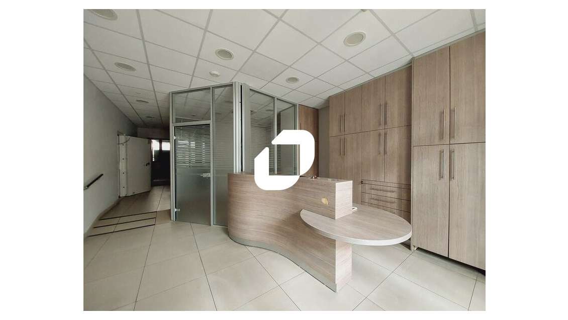 A louer Local commercial 100m² Lunel