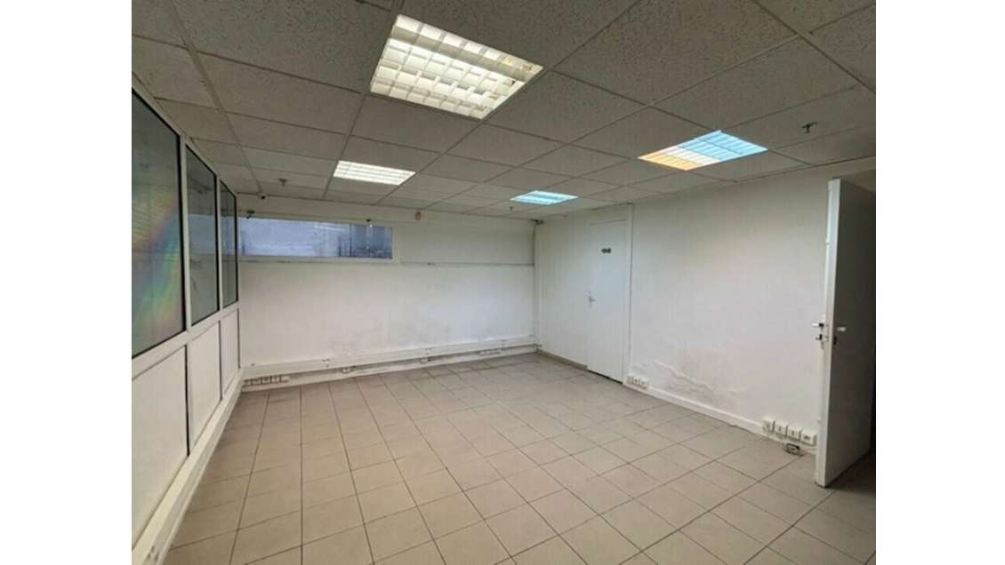 LUNEL - LOCAL COMMERCIAL à louer