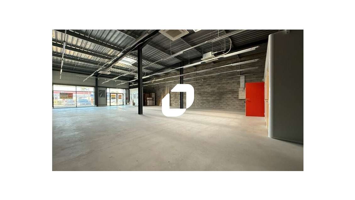 A louer Local commercial 310m² Lunel