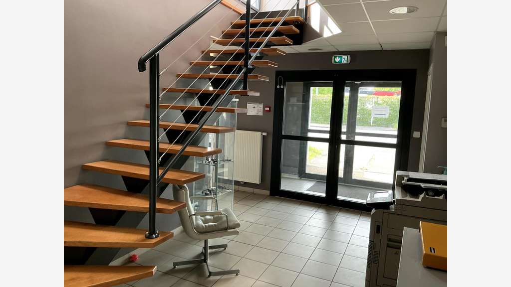 Local 300m² sur 1213m² de terrain en ZC à Lure