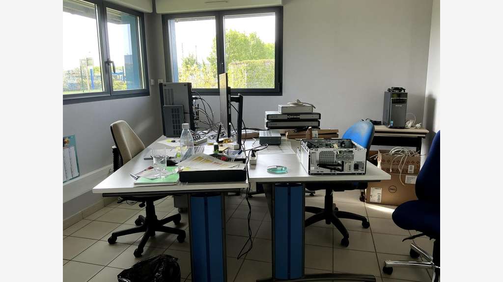 Local 300m² sur 1213m² de terrain en ZC à Lure