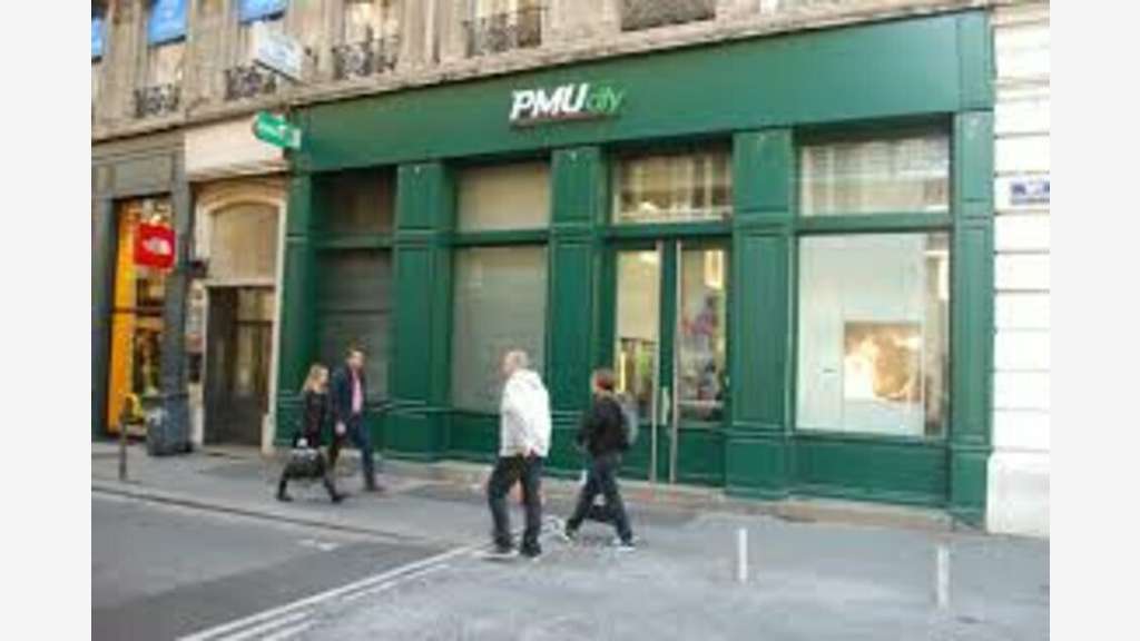A louer local exceptionnel d'angle 100m² Lyon 1er 