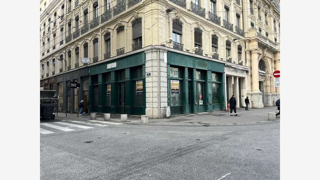 A louer local exceptionnel d'angle 100m² Lyon 1er 