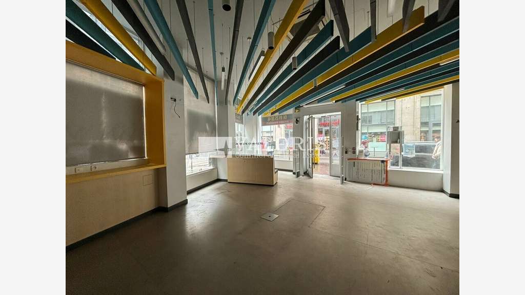 A louer local commercial 136m² empl N°1 Lyon 1er