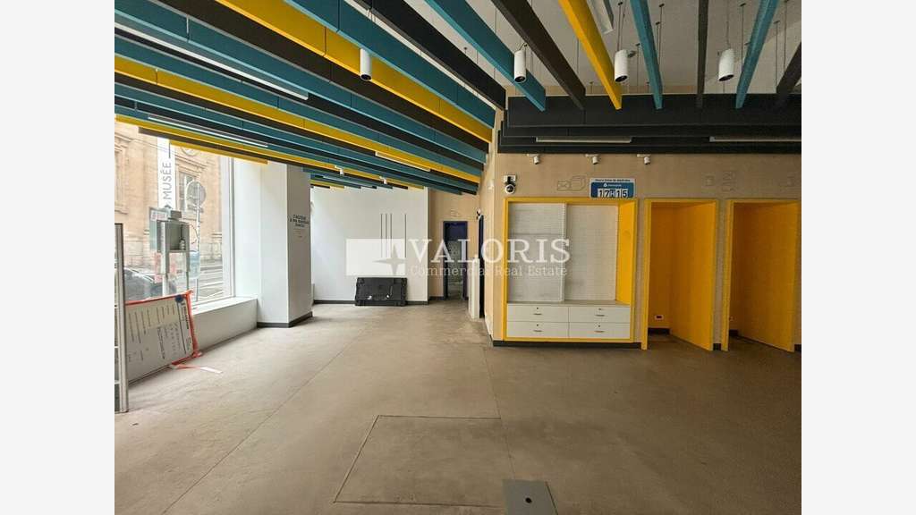 A louer local commercial 136m² empl N°1 Lyon 1er
