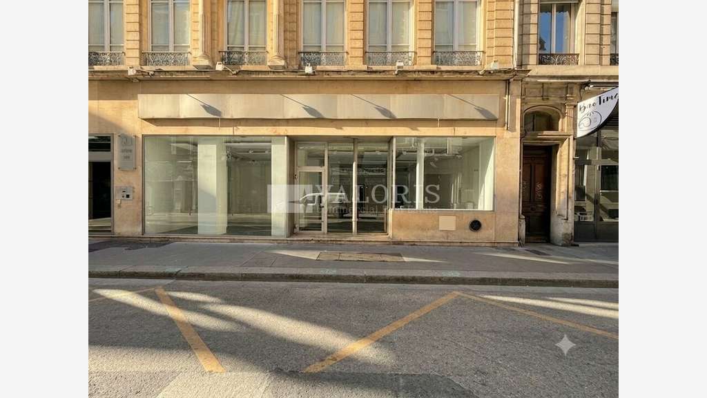 Location local 113m² en rue piétonne à Lyon 1er