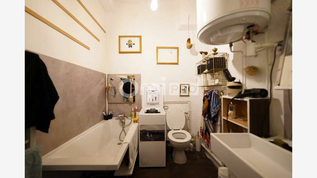 Local commercial de 96m² à louer à Lyon 1