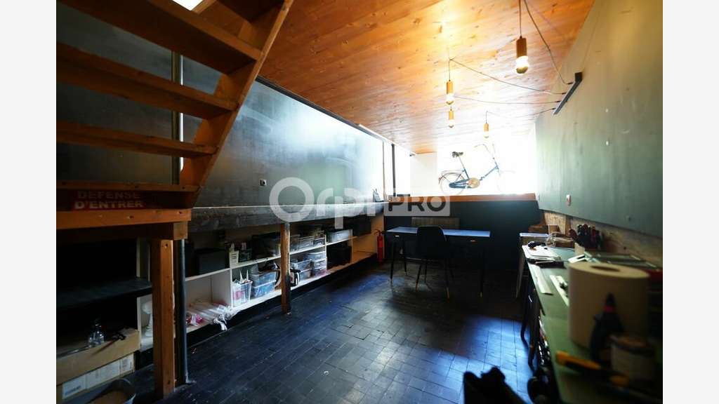 Local commercial de 96m² à louer à Lyon 1