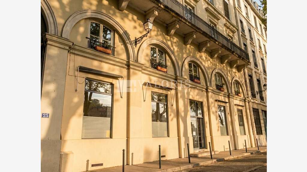 LYON - LOCAL COMMERCIAL à louer
