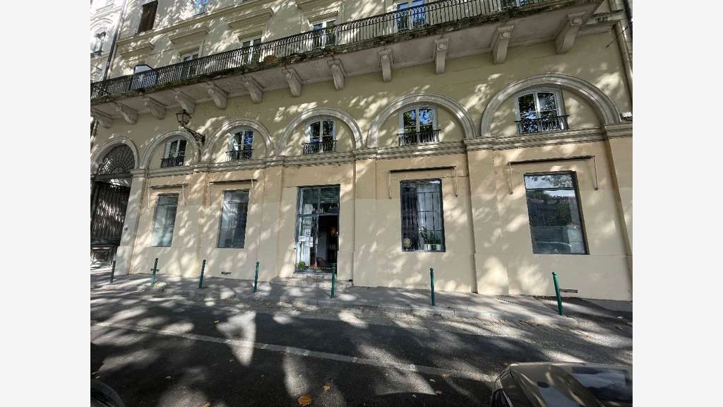 Loue local commercial 268m² à Lyon quai St-Vincent