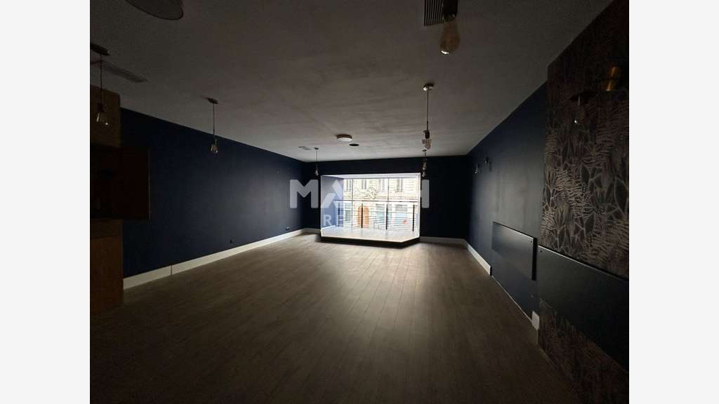 LOCAL COMMERCIAL À LOUER - 163 m² - LYON 1
