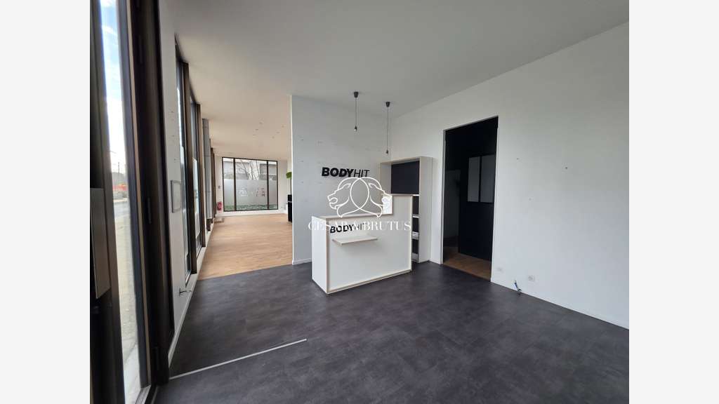 A louer local commercial 115m² à Lyon 2 Confluence