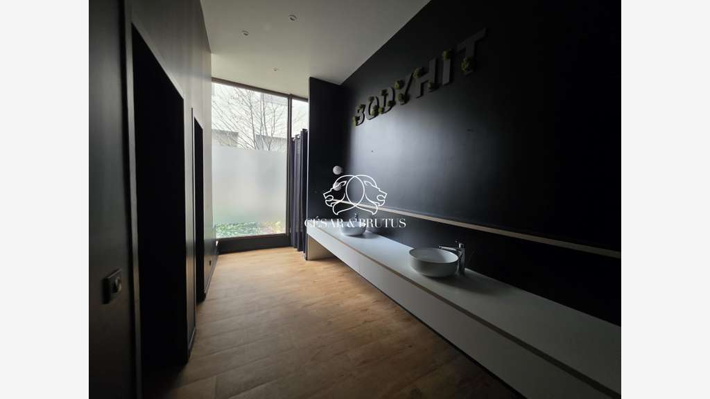 A louer local commercial 115m² à Lyon 2 Confluence
